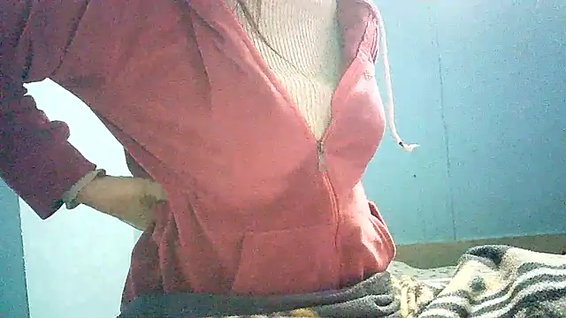 Snapshot of lovelydesi21 chatting on January 6, 2025, 5:52 am lovelydesi21 online show from January 6, 2025, 5:52 am