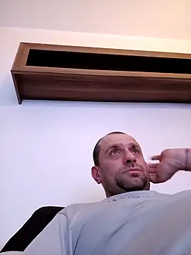 Snapshot of Roman0798 chatting on December 20, 2024, 5:57 am Roman0798 online show from December 20, 2024, 5:57 am