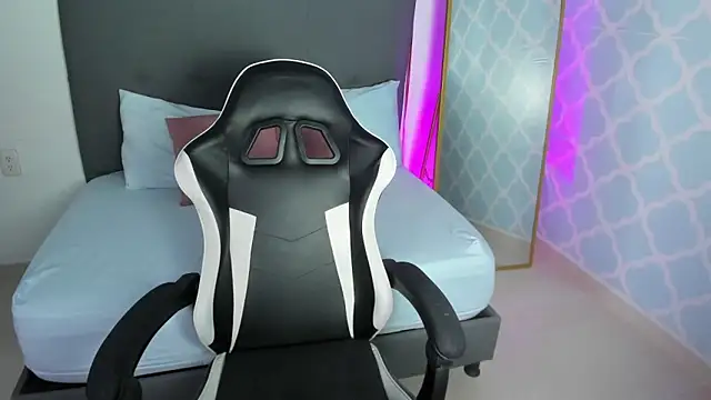 cora 22 online show from October 17, 2025, 12:52 pm