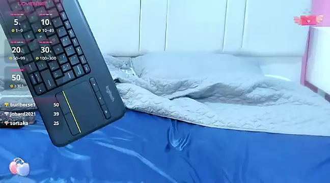 Snapshot of louise_nails chatting on January 29, 2025, 6:18 pm louise nails online show from January 29, 2025, 6:18 pm