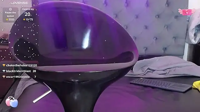 Snapshot of louise_nails chatting on February 6, 2025, 7:35 am louise nails online show from February 6, 2025, 7:35 am