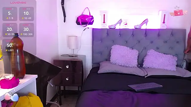 Snapshot of louise_nails chatting on February 12, 2025, 9:33 pm louise nails online show from February 12, 2025, 9:33 pm