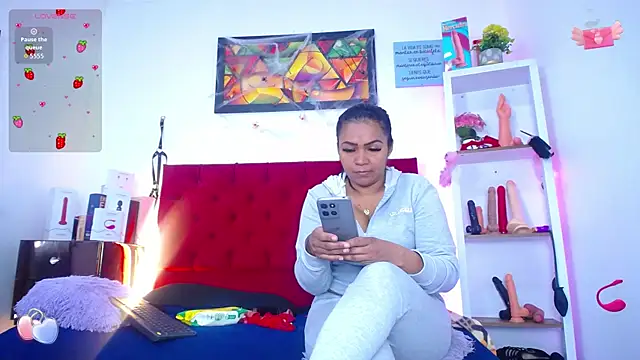 Snapshot of louise_nails chatting on November 15, 2025, 2:35 pm louise nails online show from November 15, 2025, 2:35 pm