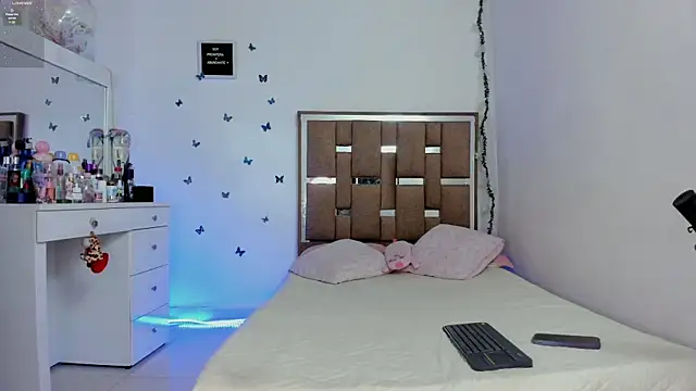 Snapshot of kendall-ewers chatting on February 13, 2026, 12:06 am kendall-ewers online show from February 13, 2026, 12:06 am