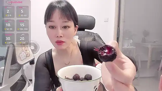 Vivian-6 online show from June 14, 2026, 2:24 am