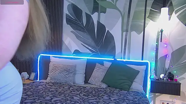 Snapshot of RubyValen chatting on January 29, 2025, 1:05 am RubyValen online show from January 29, 2025, 1:05 am