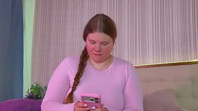 Snapshot of RubyValen chatting on June 10, 2026, 2:01 am RubyValen online show from June 10, 2026, 2:01 am