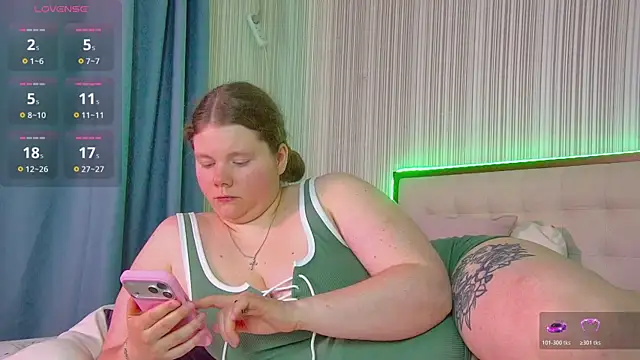Snapshot of RubyValen chatting on July 17, 2026, 1:23 am RubyValen online show from July 17, 2026, 1:23 am