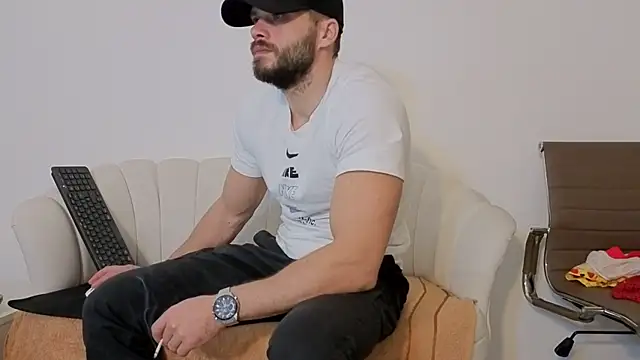 Snapshot of TheTopAlex chatting on November 14, 2025, 4:22 am TheTopAlex online show from November 14, 2025, 4:22 am