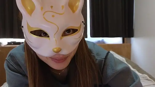 LuuLee0804 online show from February 7, 2025, 4:37 am