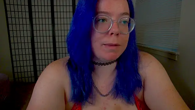 KiraSpitQueen online show from August 5, 2026, 3:42 am