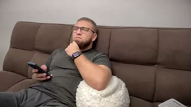 Snapshot of Bear_bear_ chatting on December 27, 2024, 4:10 pm Bear bear online show from December 27, 2024, 4:10 pm