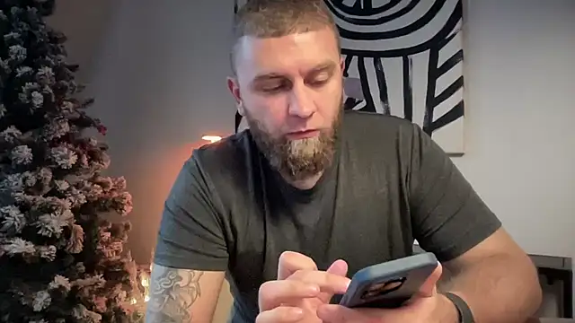 Snapshot of Bear_bear_ chatting on December 29, 2024, 12:23 pm Bear bear online show from December 29, 2024, 12:23 pm