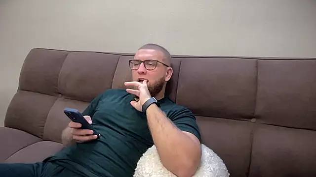 Snapshot of Bear_bear_ chatting on January 3, 2025, 10:09 am Bear bear online show from January 3, 2025, 10:09 am