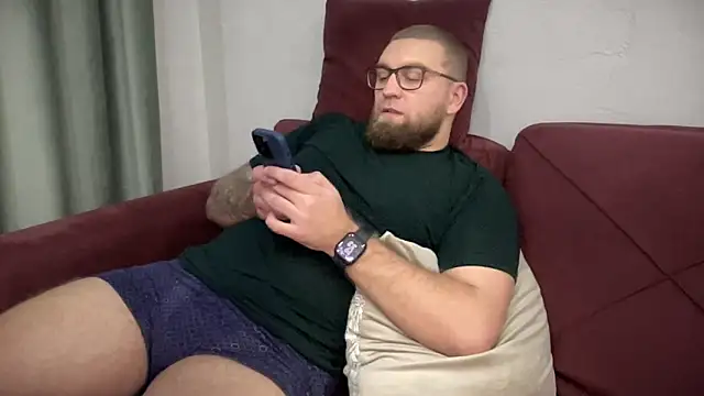 Snapshot of Bear_bear_ chatting on February 7, 2025, 4:35 pm Bear bear online show from February 7, 2025, 4:35 pm