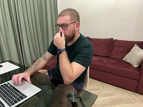 Snapshot of Bear_bear_ chatting on March 4, 2025, 9:54 pm Bear bear online show from March 4, 2025, 9:54 pm