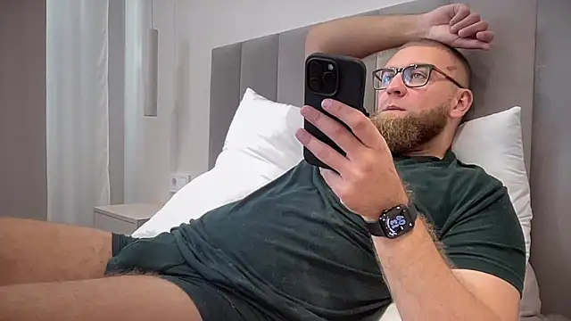 Snapshot of Bear_bear_ chatting on October 1, 2025, 10:10 am Bear bear online show from October 1, 2025, 10:10 am