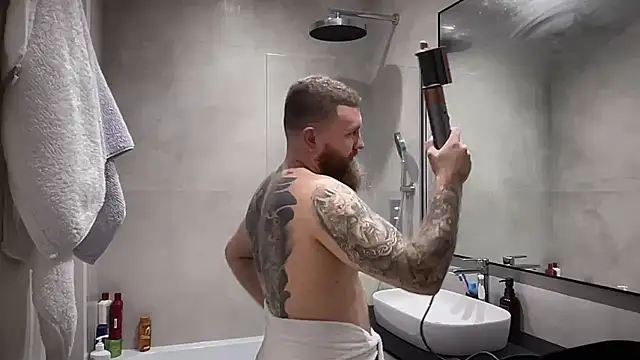 Snapshot of Bear_bear_ chatting on November 4, 2025, 8:57 am Bear bear online show from November 4, 2025, 8:57 am