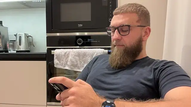 Snapshot of Bear_bear_ chatting on November 12, 2025, 11:21 am Bear bear online show from November 12, 2025, 11:21 am