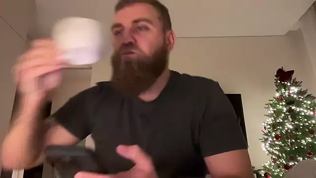 Snapshot of Bear_bear_ chatting on December 15, 2025, 1:37 pm Bear bear online show from December 15, 2025, 1:37 pm