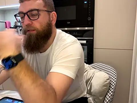 Snapshot of Bear_bear_ chatting on December 19, 2025, 12:56 pm Bear bear online show from December 19, 2025, 12:56 pm