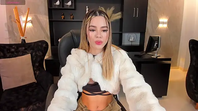 JuanitaClay online show from February 5, 2025, 12:06 pm