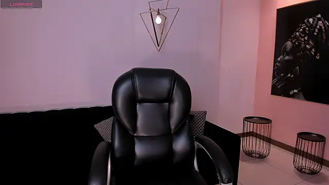 JuanitaClay online show from October 25, 2025, 12:34 pm