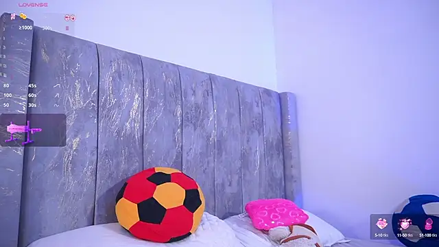 lara giraldo online show from March 19, 2025, 1:32 am