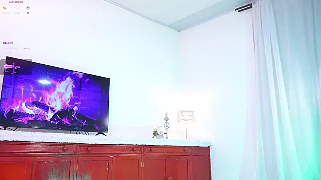 lara giraldo online show from October 8, 2025, 11:24 pm