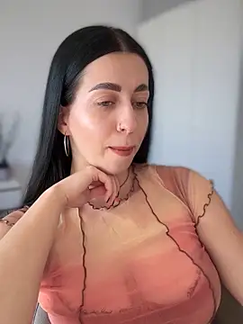 Emylia online show from January 30, 2025, 4:02 pm