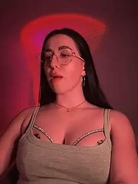 Emylia online show from February 25, 2025, 7:47 pm