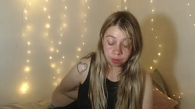 SweetSofty online show from April 27, 2026, 10:52 pm