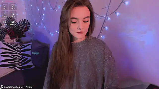 xwiuiwx online show from October 31, 2025, 10:11 pm