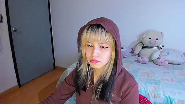 Snapshot of Akane-Mou chatting on December 6, 2024, 4:25 am Akane-Mou online show from December 6, 2024, 4:25 am