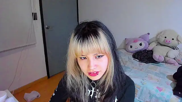 Snapshot of Akane-Mou chatting on December 12, 2024, 5:31 am Akane-Mou online show from December 12, 2024, 5:31 am