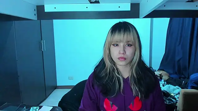 Snapshot of Akane-Mou chatting on January 10, 2025, 6:31 am Akane-Mou online show from January 10, 2025, 6:31 am