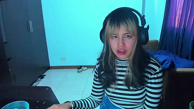 Snapshot of Akane-Mou chatting on January 19, 2025, 2:38 pm Akane-Mou online show from January 19, 2025, 2:38 pm