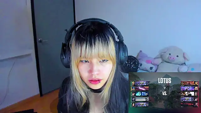 Snapshot of Akane-Mou chatting on January 20, 2025, 8:30 am Akane-Mou online show from January 20, 2025, 8:30 am