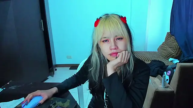 Snapshot of Akane-Mou chatting on February 15, 2025, 12:01 pm Akane-Mou online show from February 15, 2025, 12:01 pm