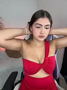 sofia henaok online show from December 4, 2025, 7:33 pm