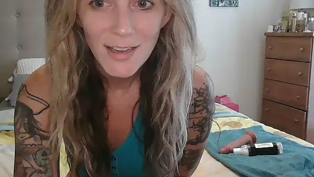 Snapshot of Heyitsmee33 chatting on October 5, 2025, 1:09 pm Heyitsmee33 online show from October 5, 2025, 1:09 pm