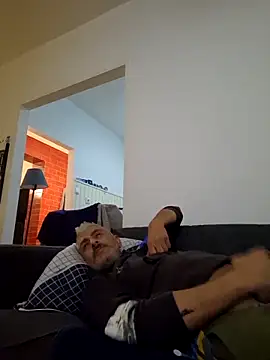 cuci45 online show from November 18, 2025, 6:01 pm