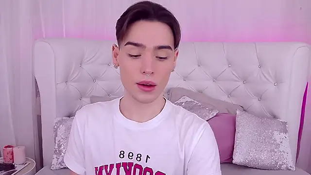 Snapshot of RobbyCharming chatting on January 20, 2025, 7:46 pm RobbyCharming online show from January 20, 2025, 7:46 pm