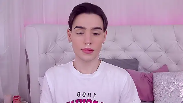 Snapshot of RobbyCharming chatting on February 9, 2025, 7:41 pm RobbyCharming online show from February 9, 2025, 7:41 pm