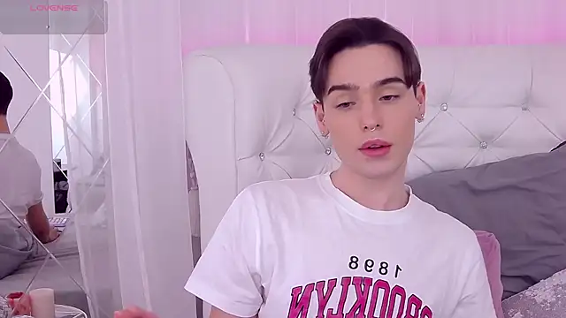 Snapshot of RobbyCharming chatting on February 21, 2025, 7:54 pm RobbyCharming online show from February 21, 2025, 7:54 pm