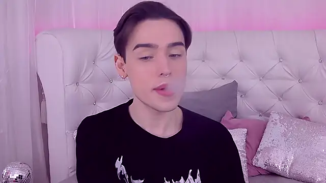 Snapshot of RobbyCharming chatting on February 22, 2025, 7:47 pm RobbyCharming online show from February 22, 2025, 7:47 pm