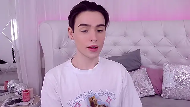 Snapshot of RobbyCharming chatting on March 2, 2025, 7:45 pm RobbyCharming online show from March 2, 2025, 7:45 pm