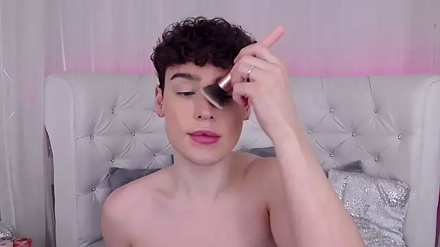 Snapshot of RobbyCharming chatting on October 15, 2025, 3:39 am RobbyCharming online show from October 15, 2025, 3:39 am