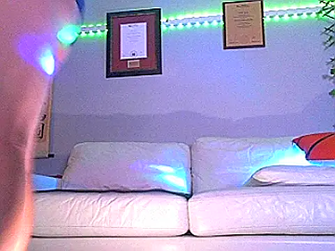 Snapshot of OSIRlS chatting on December 18, 2025, 1:50 pm OSIRlS online show from December 18, 2025, 1:50 pm