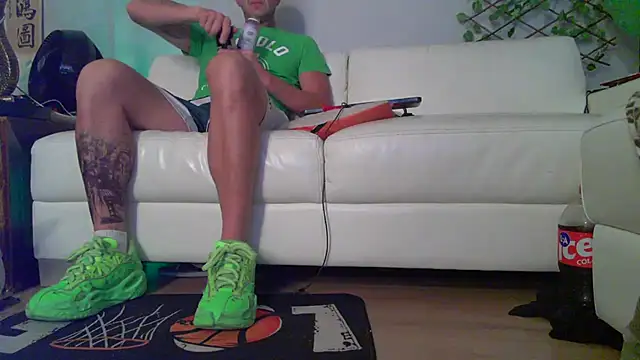 Snapshot of OSIRlS chatting on March 19, 2026, 1:26 pm OSIRlS online show from March 19, 2026, 1:26 pm